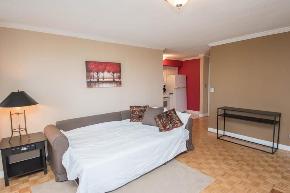 Short walk to Centennial Park and Mercedes Benz Apartment in Atlanta