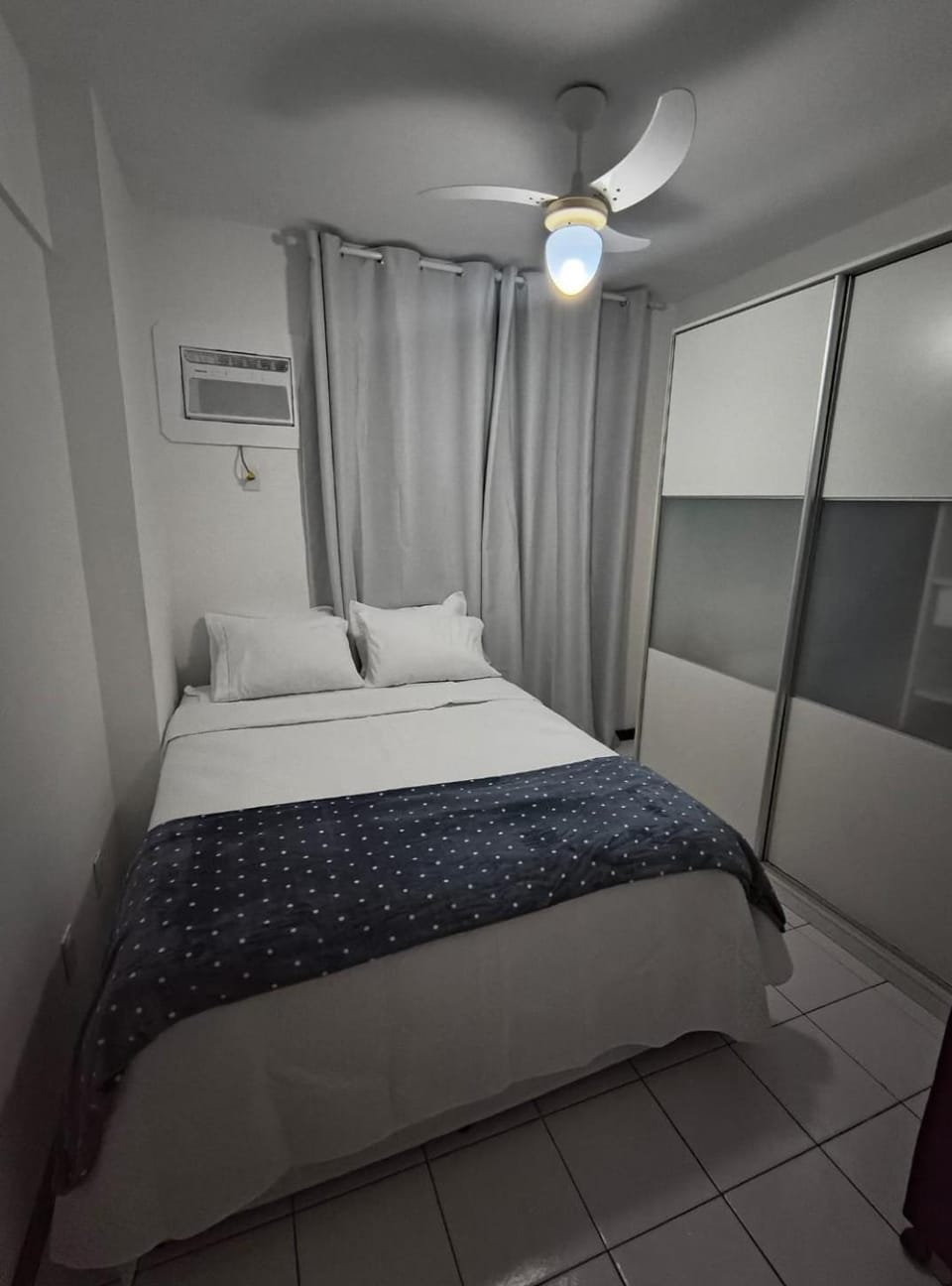 Bed, Photo of the whole room, Bedroom, air conditioner