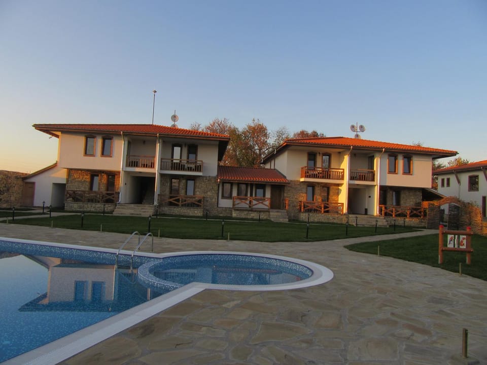 Facade/entrance, Swimming pool