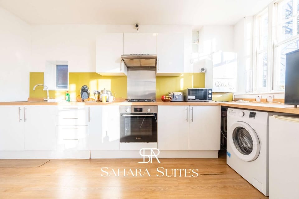 Kitchen or kitchenette, oven, stove, toaster, washing machine