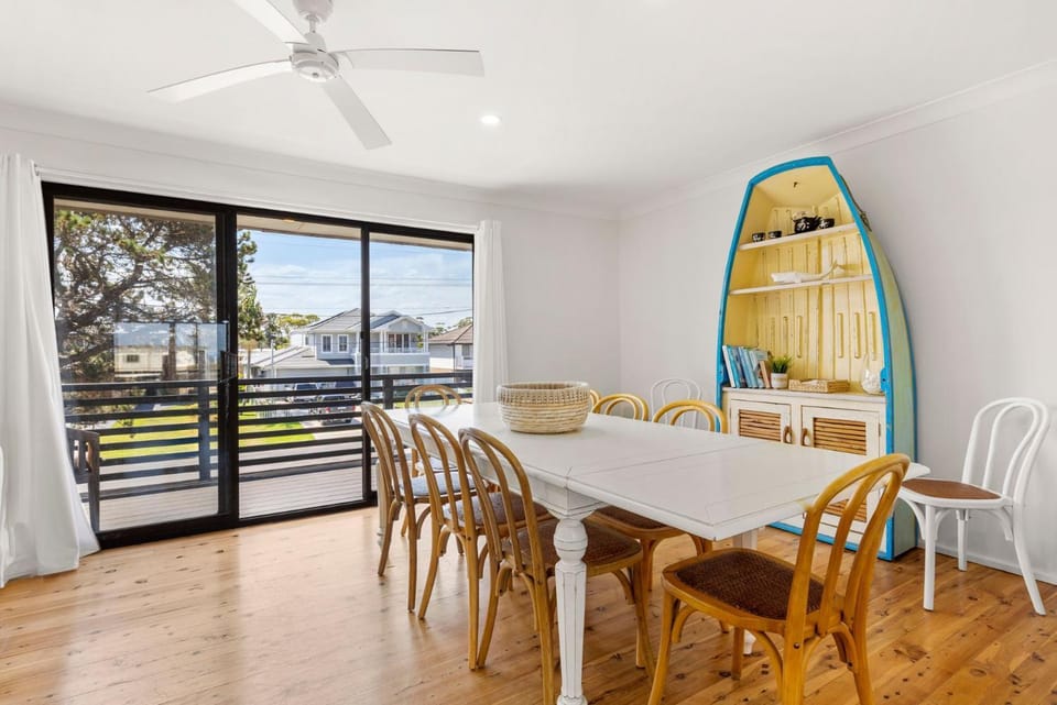 Beach Haus - Pet Friendly - 2 Mins Walk to Beach House in Callala Bay