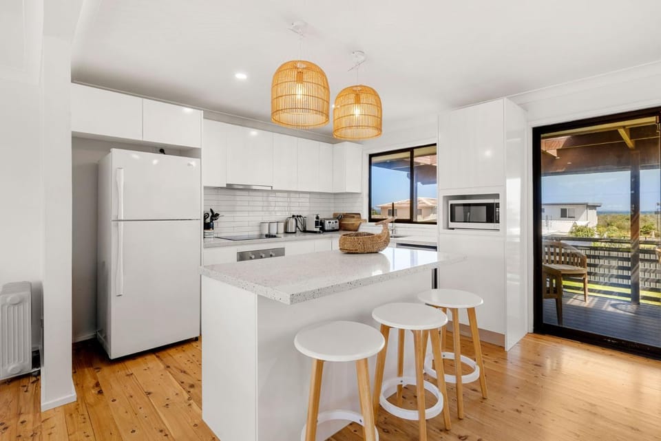 Beach Haus - Pet Friendly - 2 Mins Walk to Beach House in Callala Bay