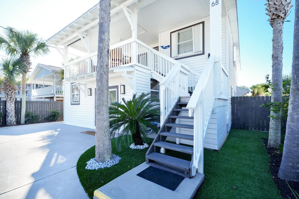Experience luxury at Destin Dolphin a spacious 4 bedroom retreat in Crystal Beach House in Destin