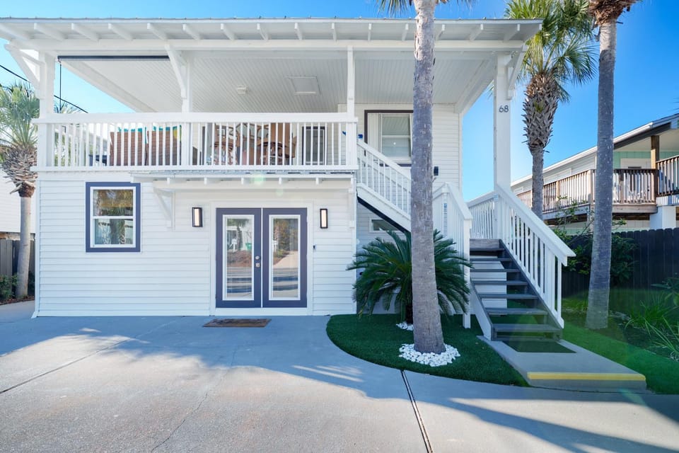 Experience luxury at Destin Dolphin a spacious 4 bedroom retreat in Crystal Beach House in Destin