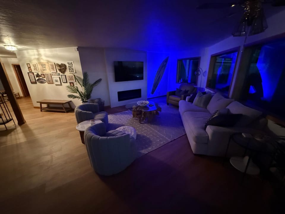 TV and multimedia, Living room, Seating area