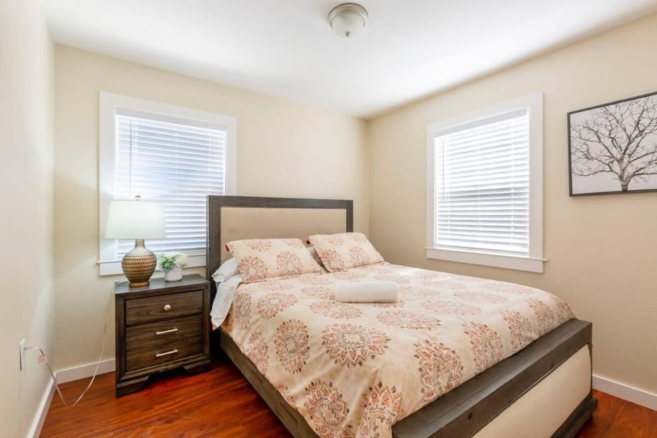 Marbella Lane - 3BR UpprLvl DTWN SJ Ldry House in San Jose