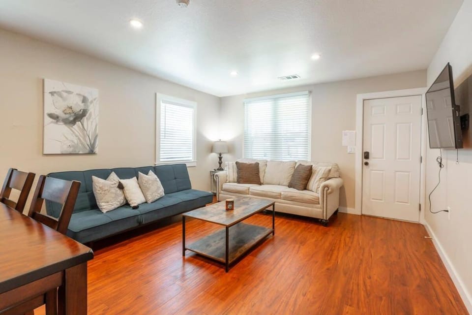 Marbella Lane-Spacious 5BR Ideal for Biz & Families in SJ House in San Jose