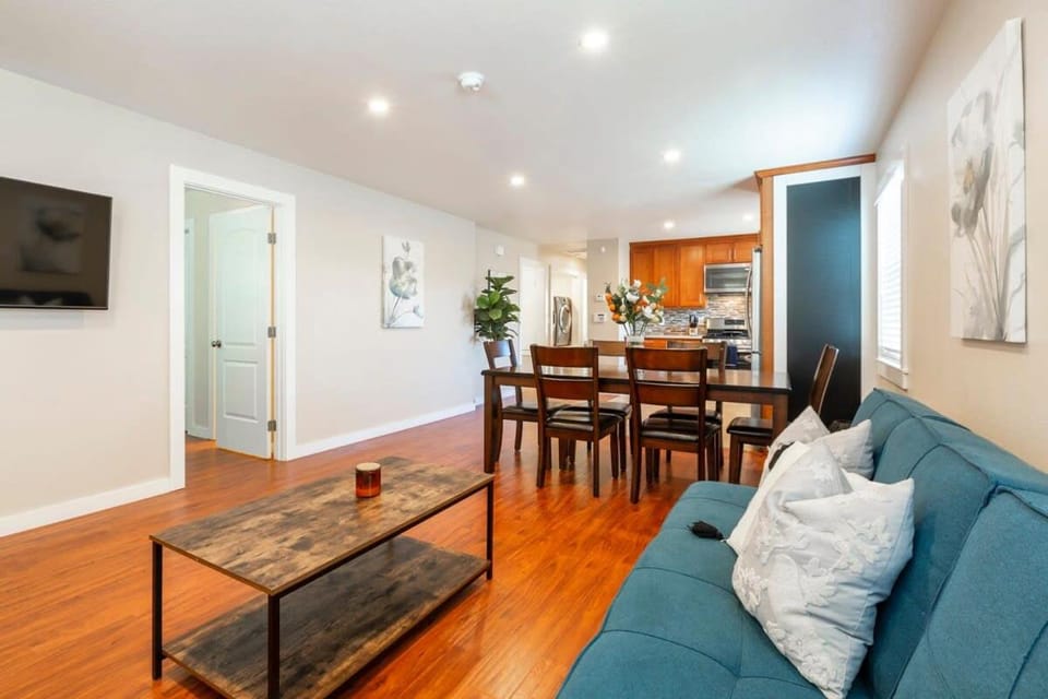 Marbella Lane-Spacious 5BR Ideal for Biz & Families in SJ House in San Jose