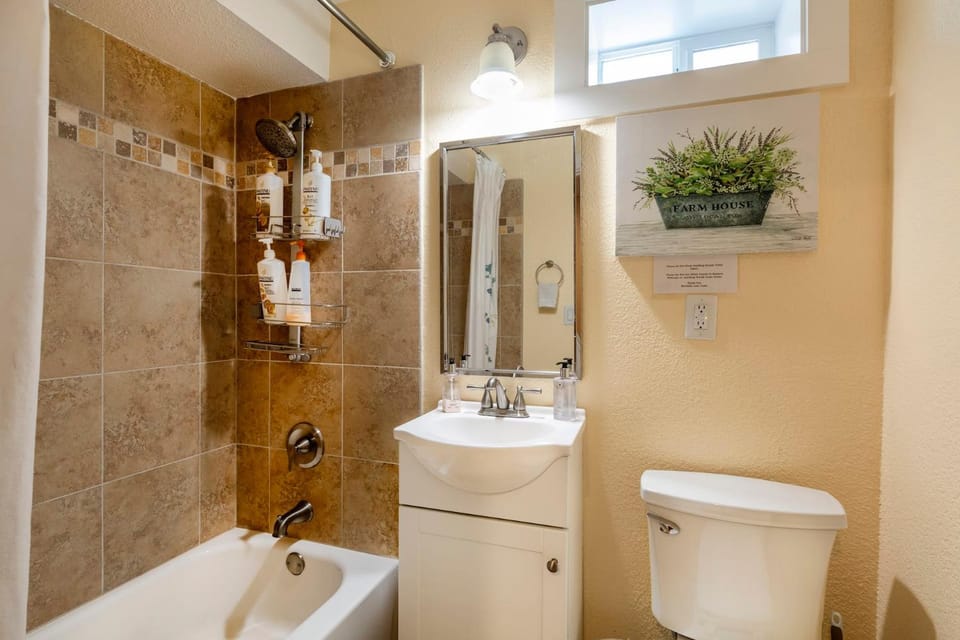 Marbella Lane - 2BR LwrLvl DTWN SJ Ldry House in San Jose
