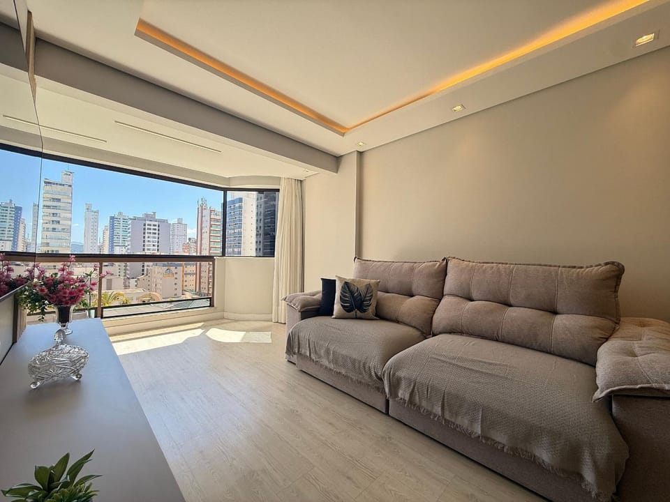 View (from property/room), Balcony/Terrace, Living room