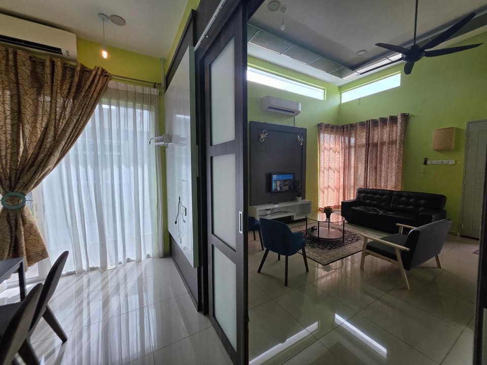 Communal lounge/ TV room, TV and multimedia, Living room, Seating area