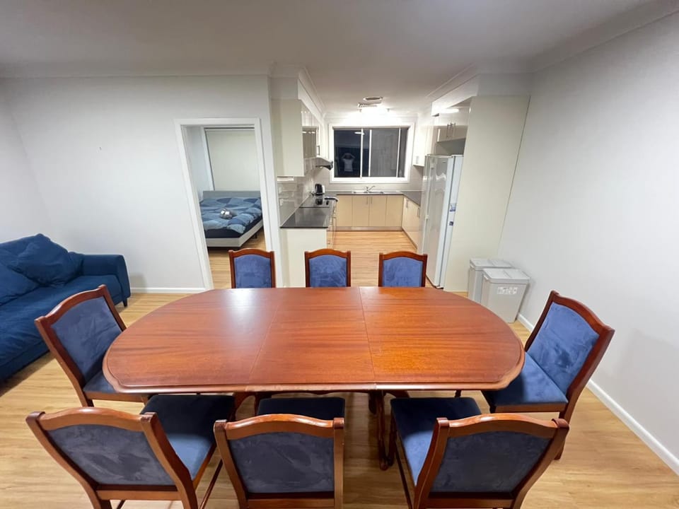 Comfortable Queen Room in Peaceful Home with Air Conditioning - BP1 Vacation rental in Sydney