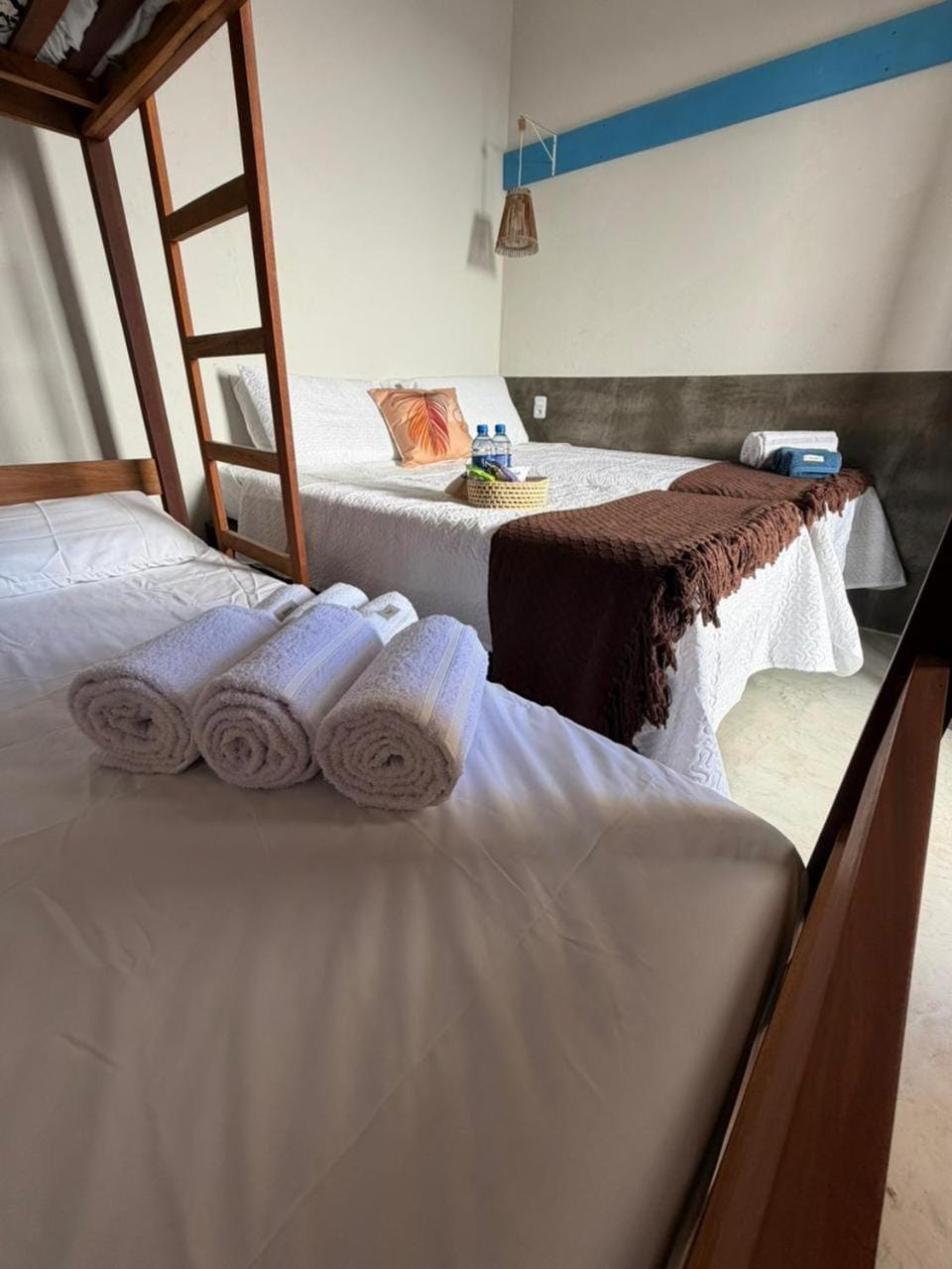 Bed, Bedroom, bunk bed, towels