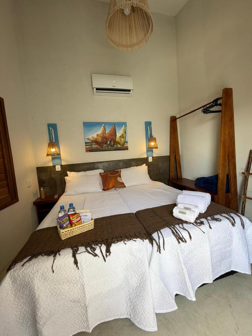 Bed, Photo of the whole room, Bedroom, towels, air conditioner