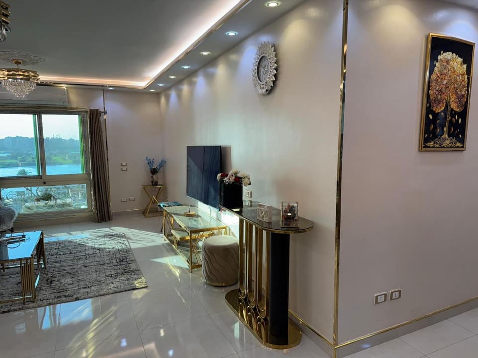 شقة فندقية في كورنيش المعادي على النيل بجوار مستشفى السلام الدولي Apartment in Cairo Governorate