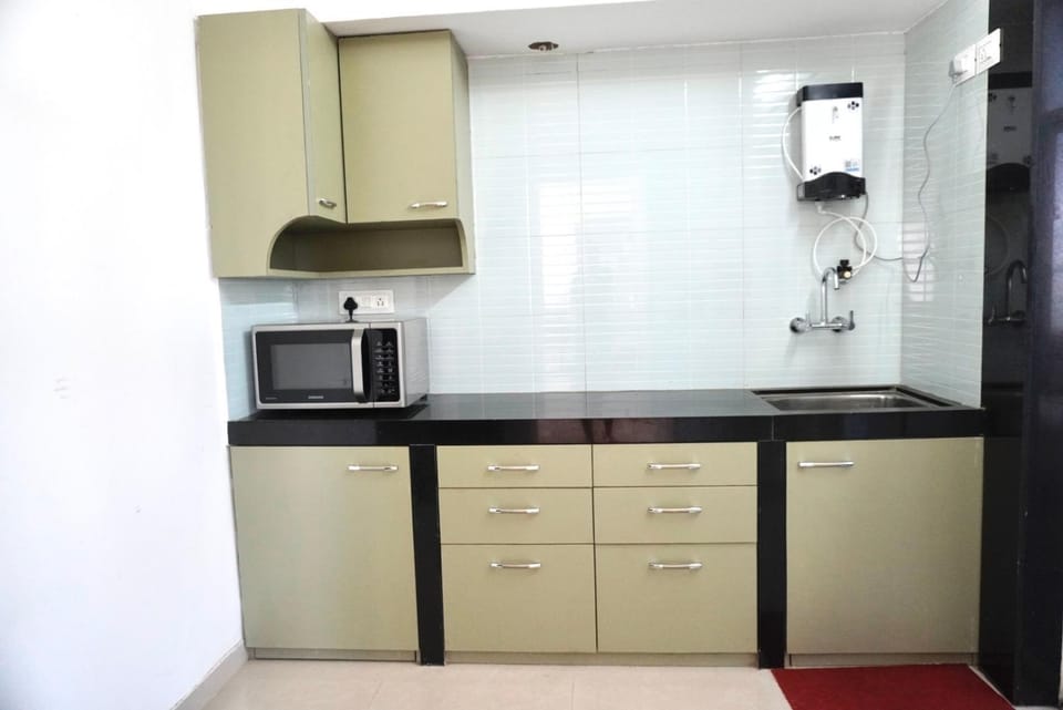 Kitchen or kitchenette, oven