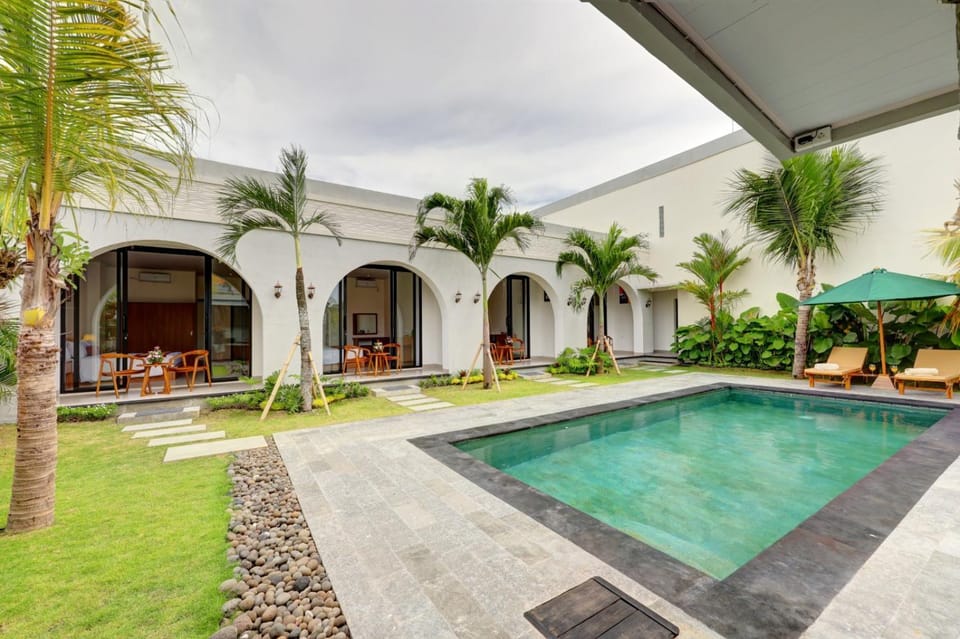 Property building, Swimming pool