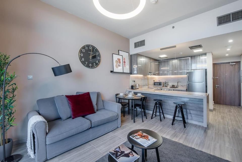 Free housekeeping visits during your stay - StayShort - Remarkable 1BR in JLT - Sleeps 4 House in Dubai
