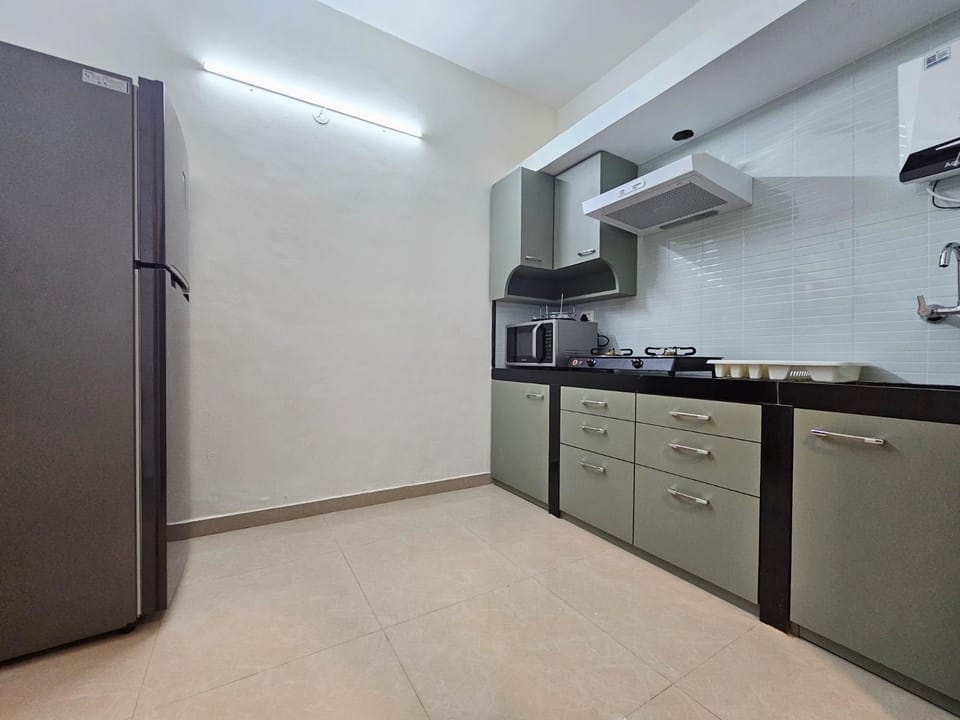 Kitchen or kitchenette, oven, stove