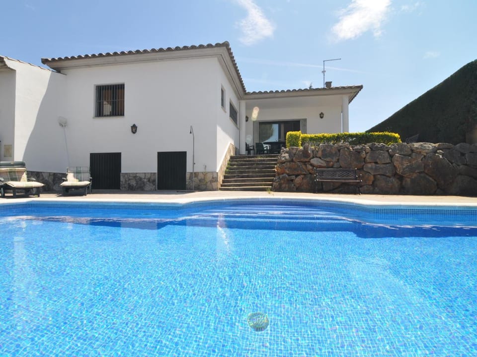 Casa BIG BEAR con Piscina Privada y Wifi en Torroella de Montgrí, Zona Tranquila - HISP-7-29 Villa in L'Escala