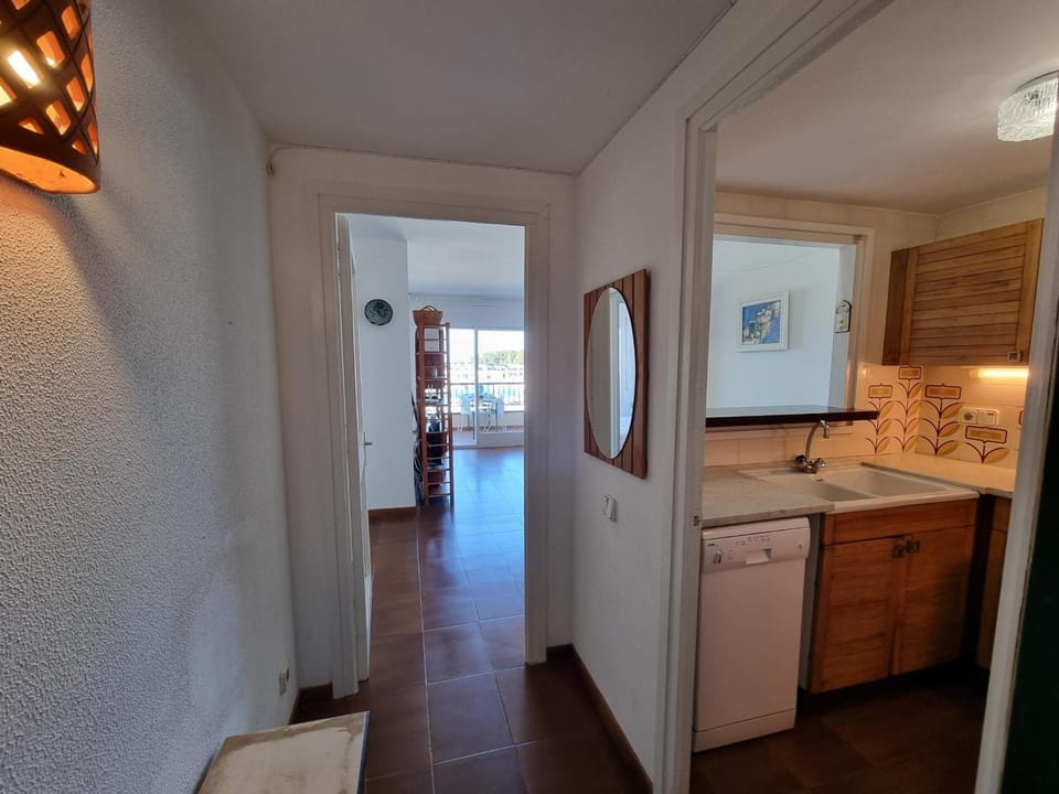 Apartamento acogedor en L'Escala con terraza cerca de la playa - HISP-236-156 Apartment in L'Escala