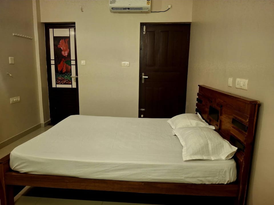 Aqua Vista beach home's Vacation rental in Vypin
