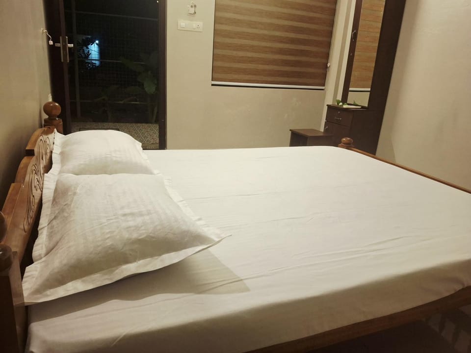Aqua Vista beach home's Vacation rental in Vypin