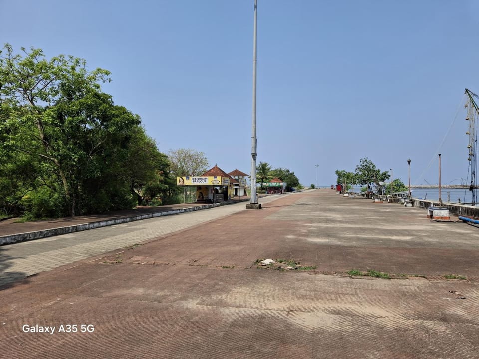 Aqua Vista beach home's Vacation rental in Vypin