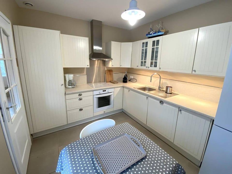 Maison avec jardin clos à 650m de la plage, parking, 2 chambres - FR-1-368-472 House in Perros-Guirec