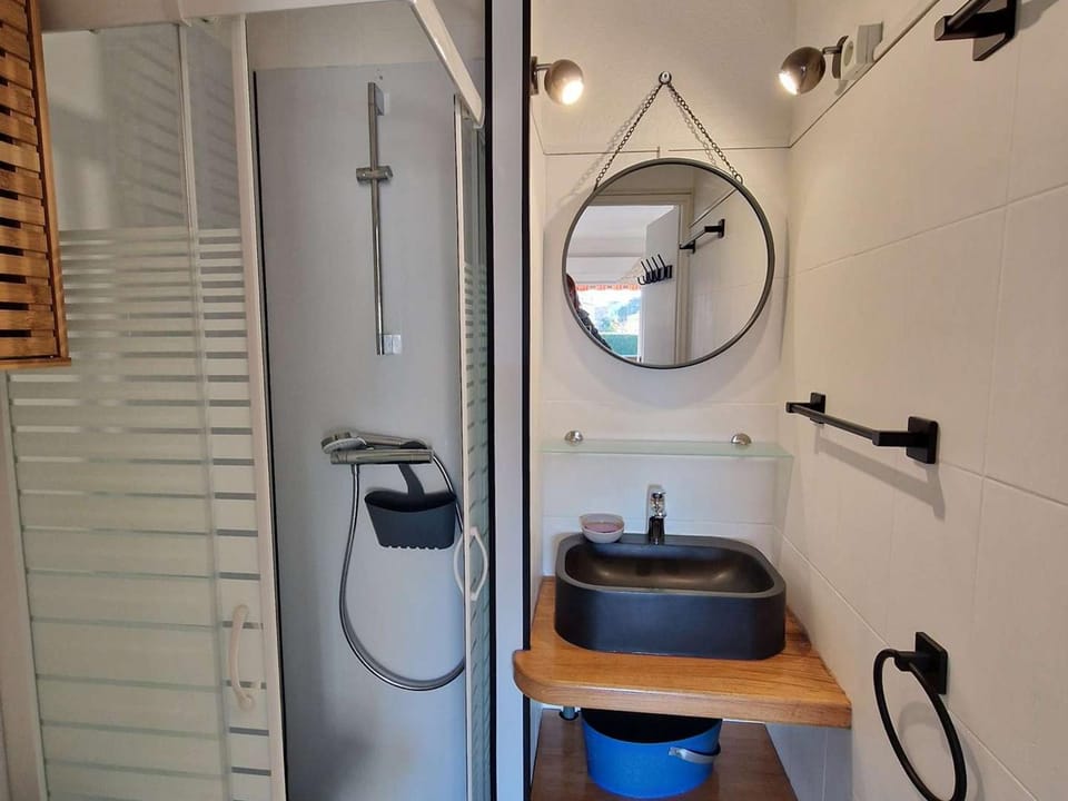 Appartement 2 pièces cabine avec terrasse et parking - FR-1-387-218 Cabin in Marseillan