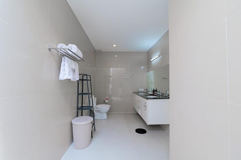 4BR Private Villa in Quiet Berawa near Equestrian Villa in North Kuta