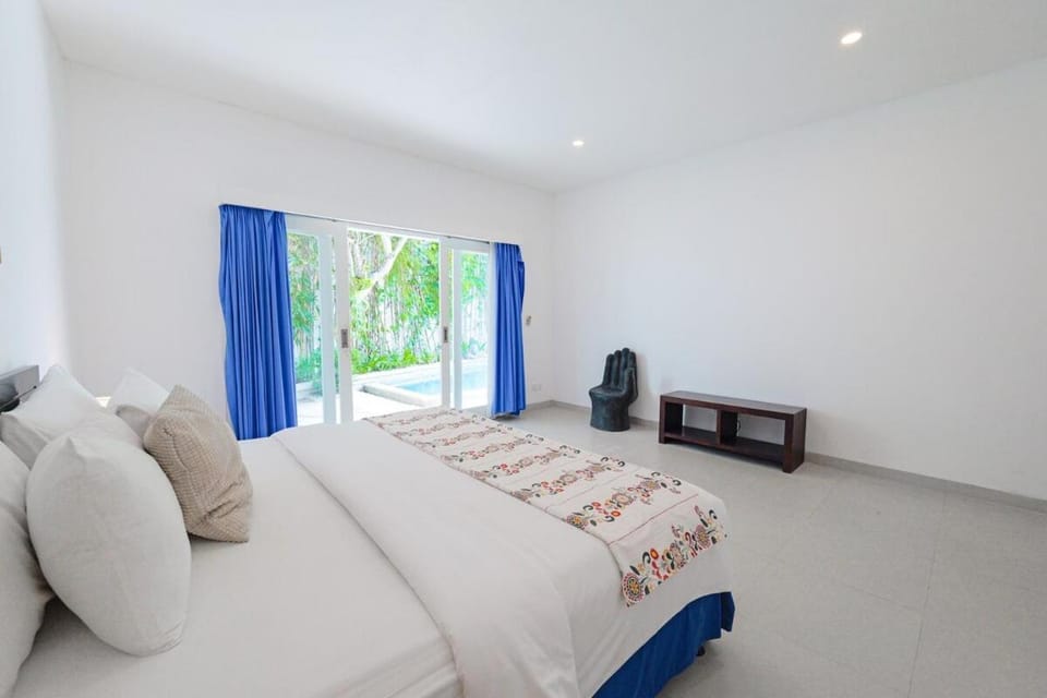 4BR Private Villa in Quiet Berawa near Equestrian Villa in North Kuta