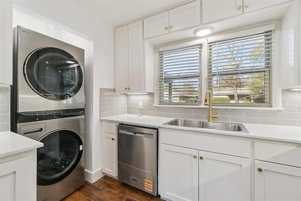 Kitchen or kitchenette, dishwasher, washing machine, dryer