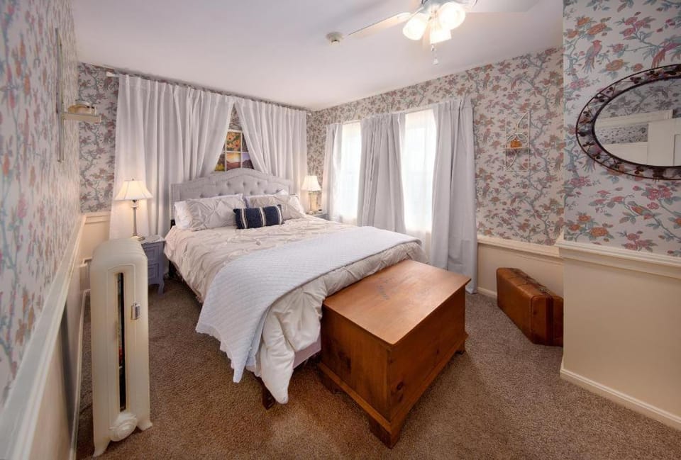 Historic Rider's Hostelry Bed and Breakfast in Mentor