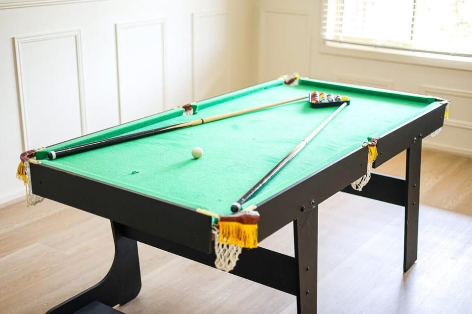 StayAU Two-story Comfortable House Pool Table House in Geelong