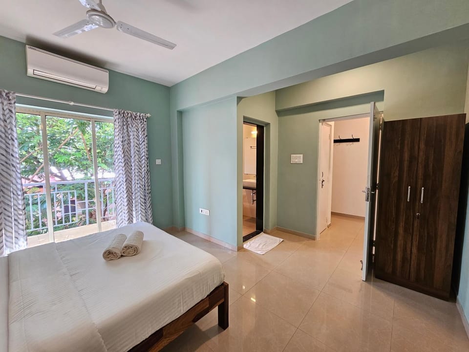 Bed, Bedroom, wardrobe, air conditioner