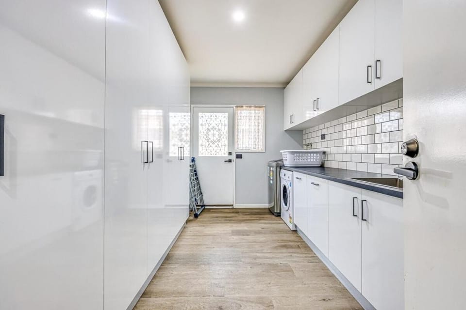 StayAU Pet-Friendly 7Bed Spacious Retreat Morwell House in Morwell