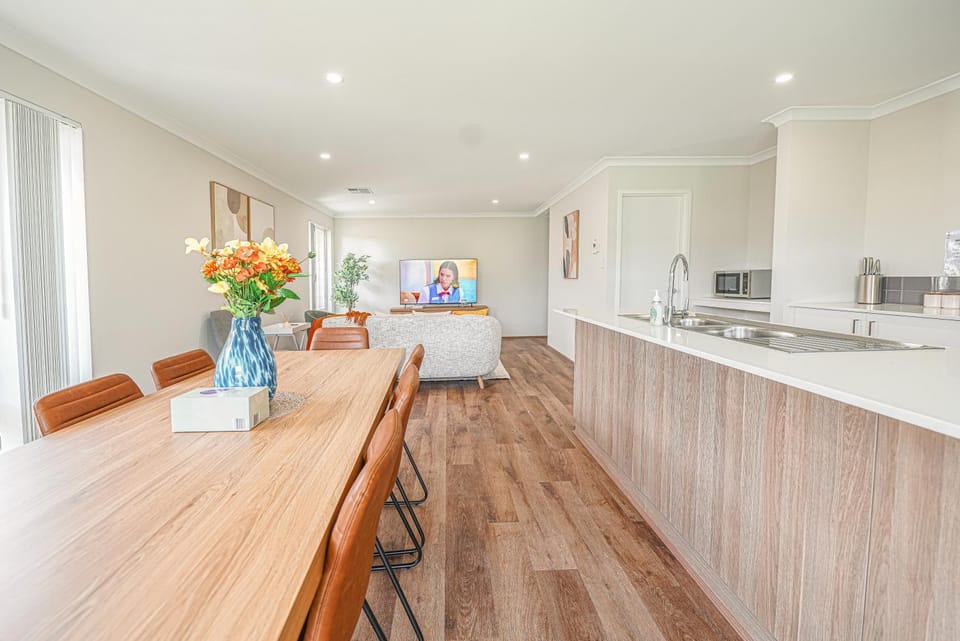 StayAU 5 Beds Pet-friendly Haven Escape in WA House in Perth