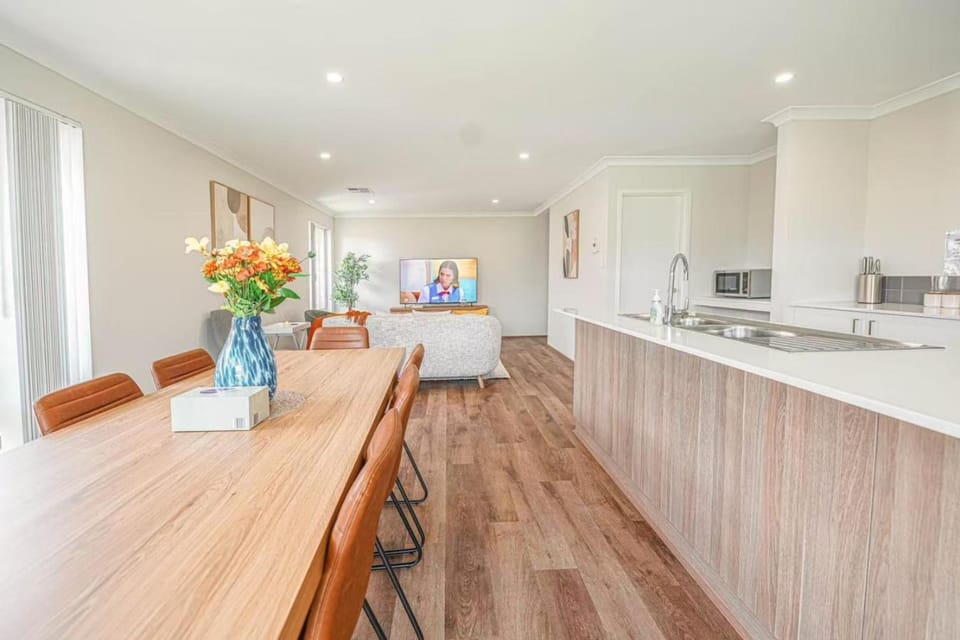 StayAU 5 Beds Pet-friendly Haven Escape in WA House in Perth