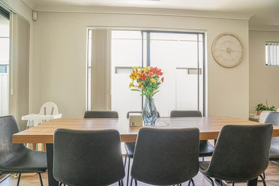 StayAU 4BRM Family Beach Retreat in Secret Harbour House in Perth