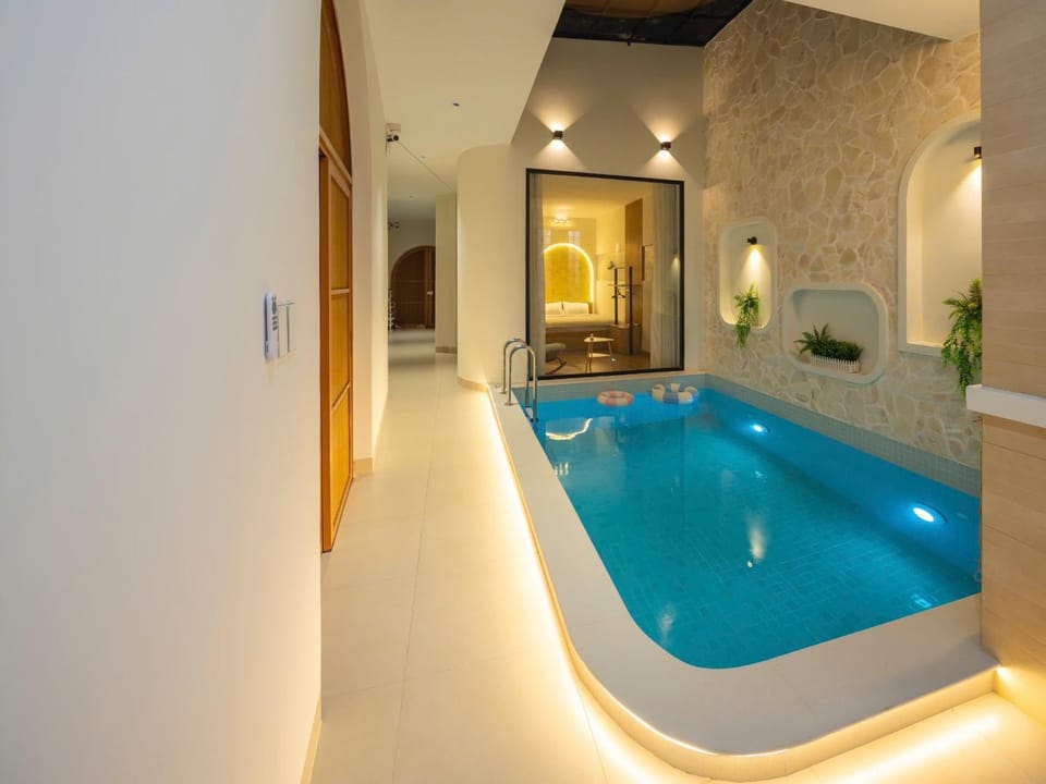 Swimming pool, Swimming pool