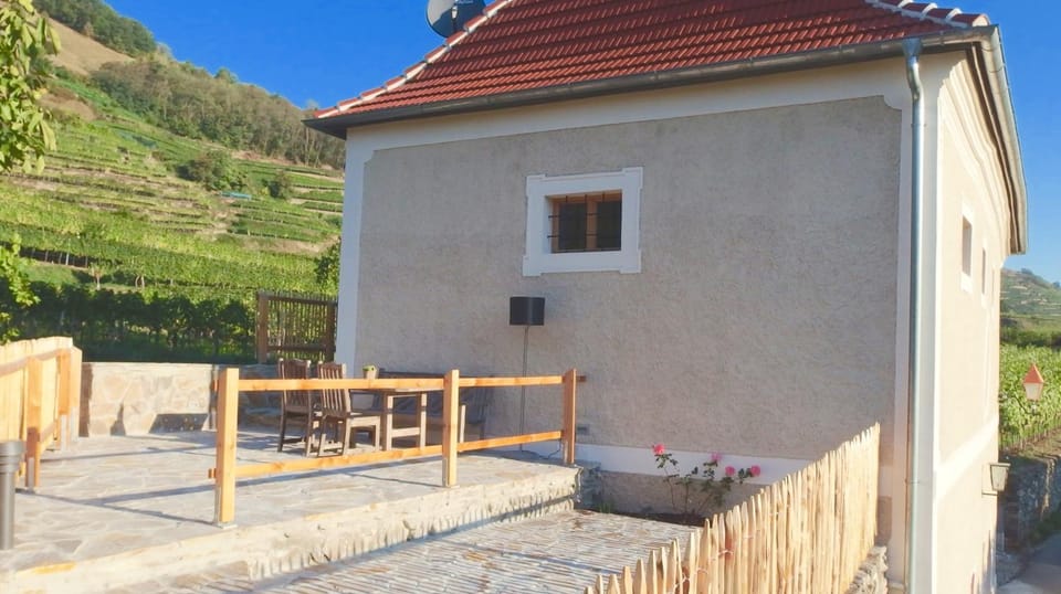 Facade/entrance, Natural landscape, Balcony/Terrace, On site, Area and facilities, Sunrise