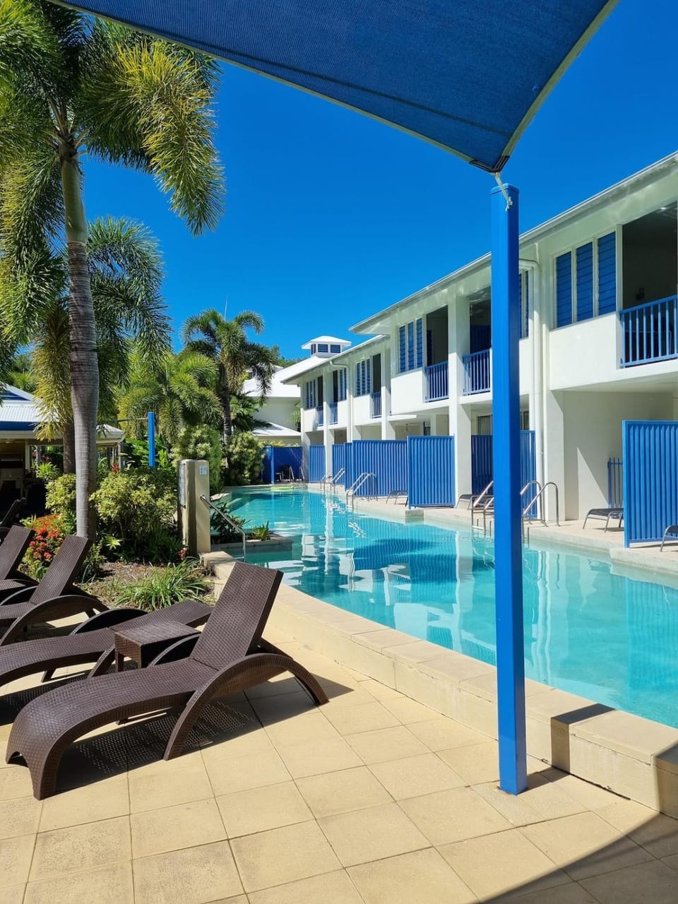 Property building, Balcony/Terrace, Swimming pool