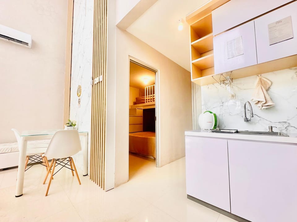 Kitchen or kitchenette, Dining area, air conditioner