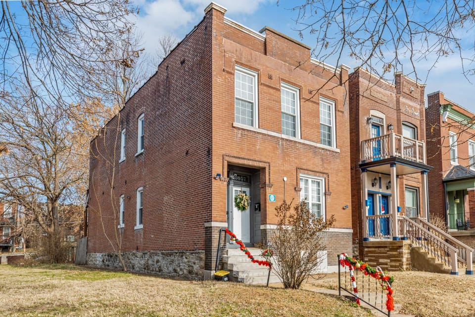 Facade/entrance, Neighbourhood, Street view