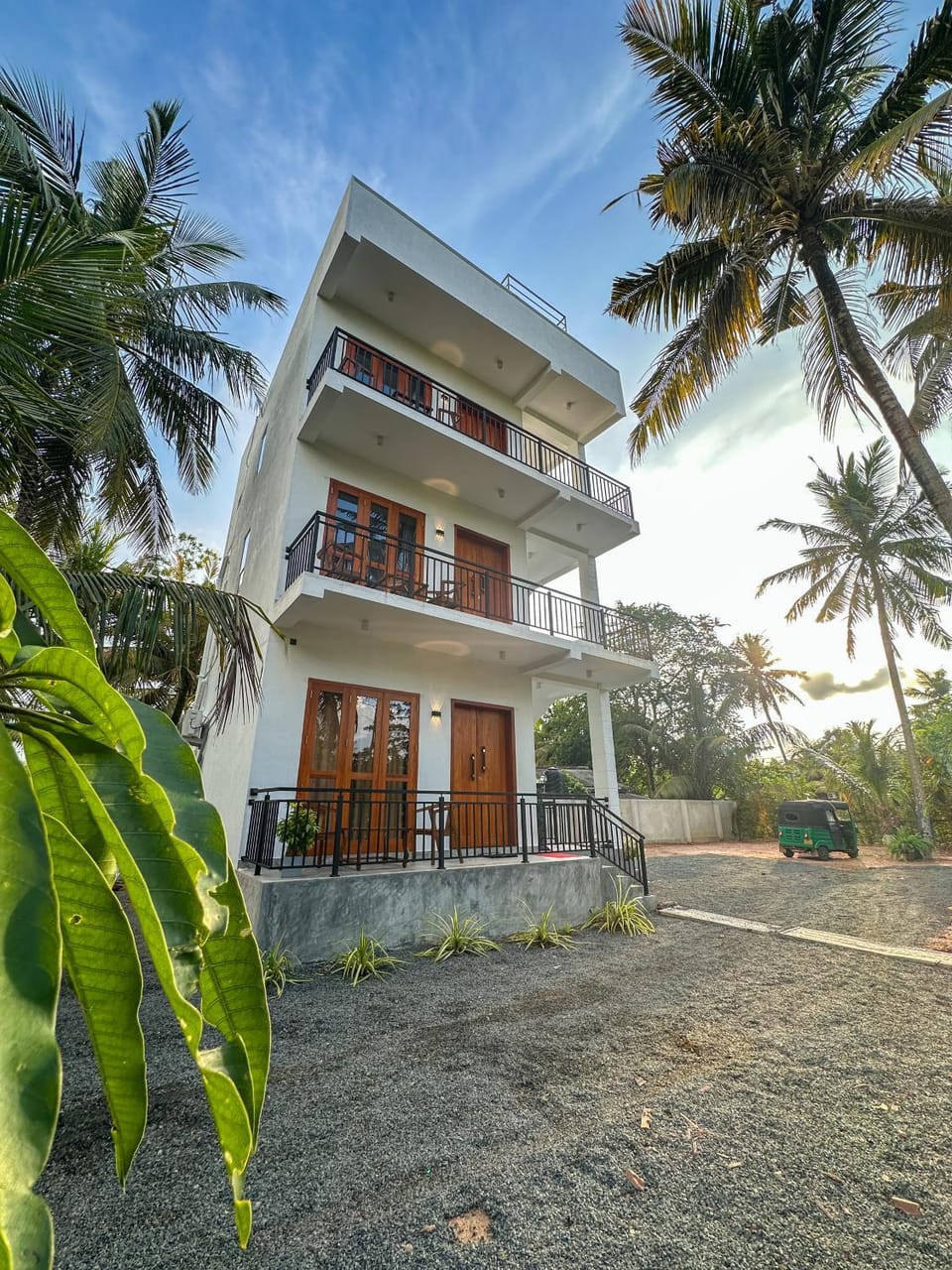 Property building, Day, Balcony/Terrace, Garden view
