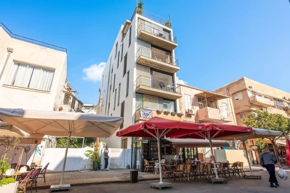 Perfect Beach Getaway Steps from Carmel Market Apartment in Tel Aviv-Yafo