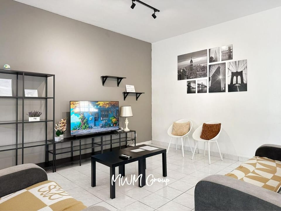 TV and multimedia, Living room, Seating area