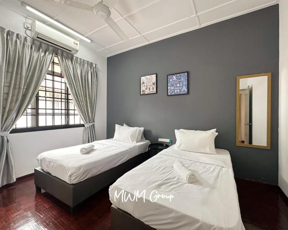 Photo of the whole room, Bedroom