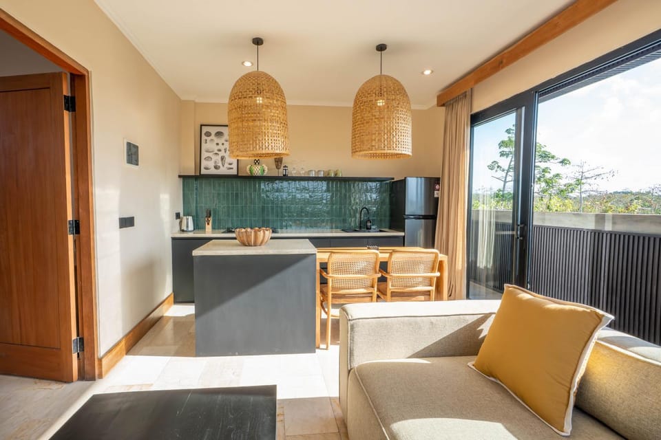 Kitchen or kitchenette, Living room, Seating area, Dining area